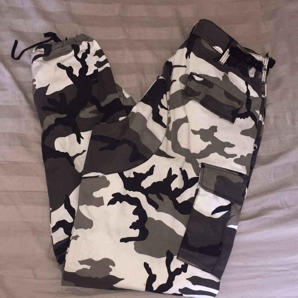 BLACK AND WHITE CAMO PANTS